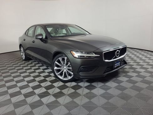 Used 2019 Volvo S60 T5 Momentum FWD image 1