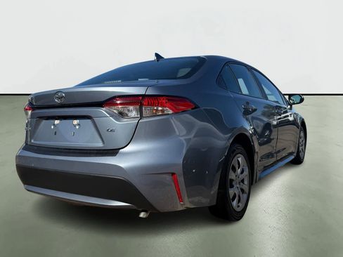 Used 2022 Toyota Corolla LE image 4