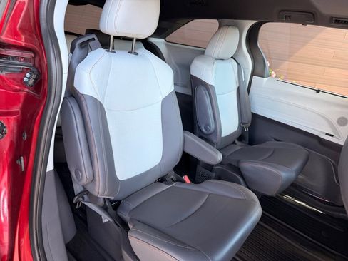 Used 2022 Toyota Sienna XSE w/ XSE Plus Package AWD/4WD image 15