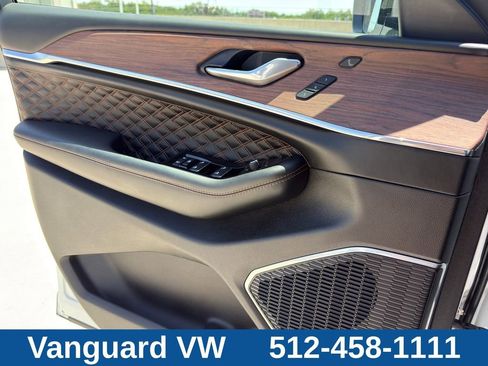 Used 2025 Jeep Grand Cherokee L Summit w/ Obsidian Package AWD/4WD image 24