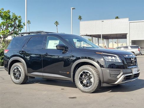 New 2025 Nissan Pathfinder Rock Creek image 4