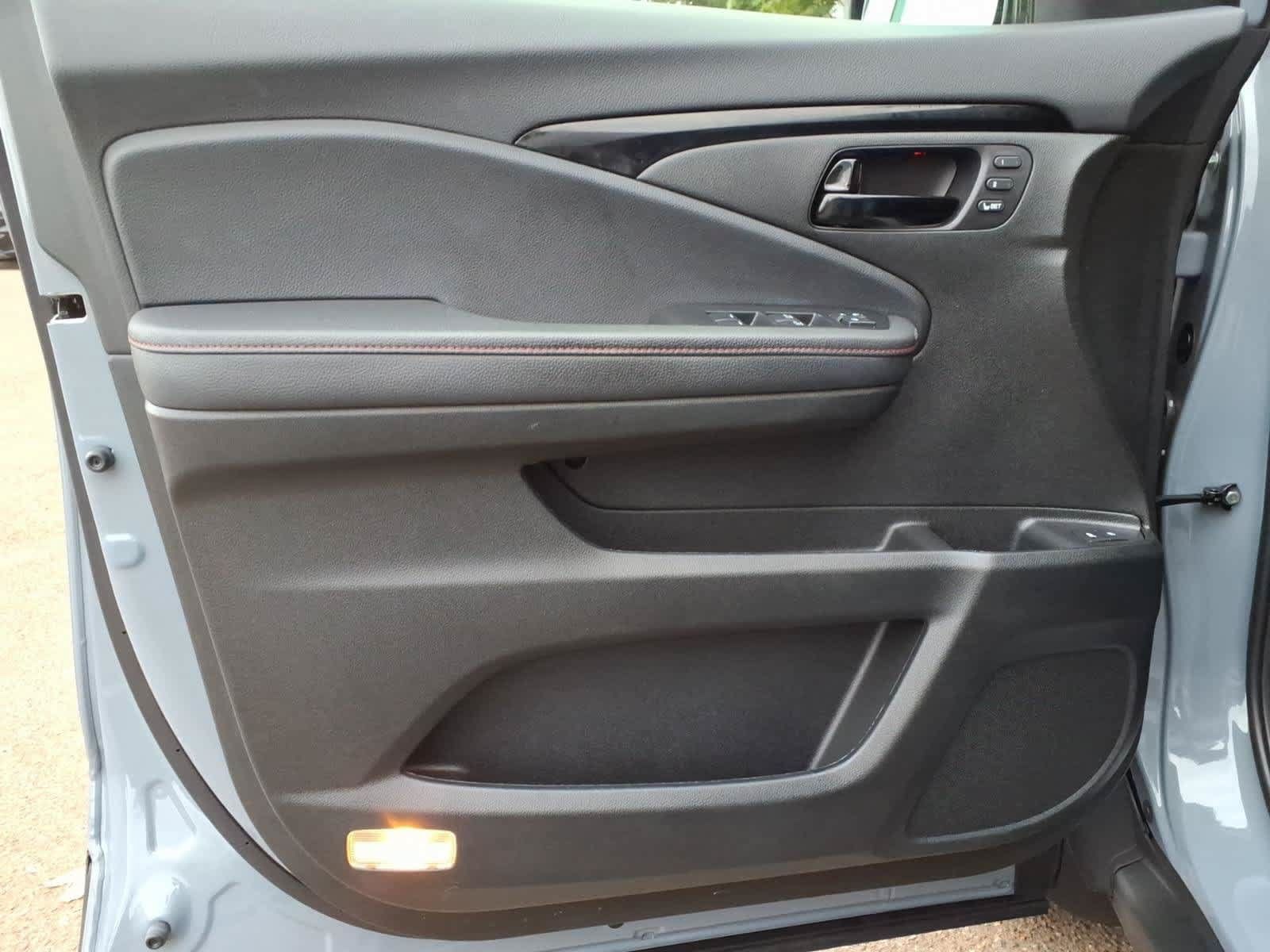 Used 2024 Honda Passport Black Edition image 12