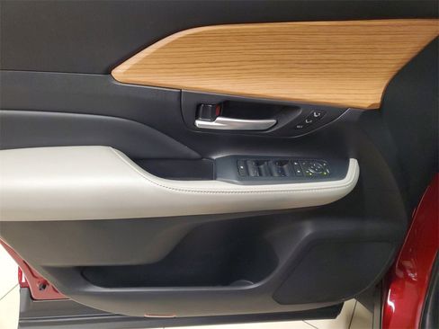 Certified 2024 Toyota Grand Highlander FWD image 19