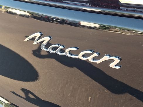 Used 2024 Porsche Macan AWD/4WD image 30