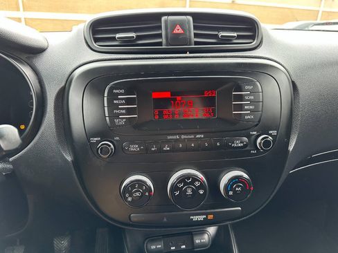 Used 2014 Kia Soul FWD image 39