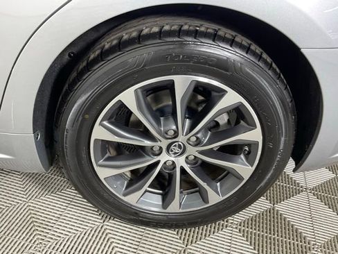 Used 2018 Toyota Avalon XLE FWD image 9