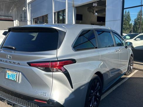 Used 2021 Toyota Sienna XSE image 3