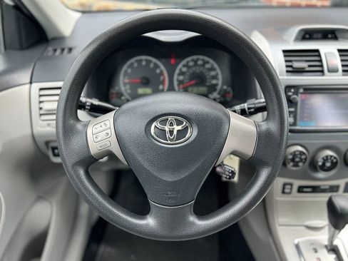 Used 2013 Toyota Corolla LE image 13