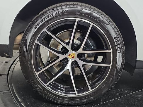 Certified 2026 Porsche Macan AWD/4WD image 29