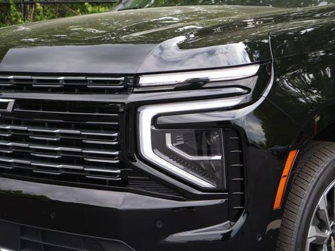 Used 2025 Chevrolet Tahoe High Country w/ Sun And Tow Package AWD/4WD image 3