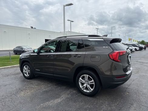Used 2019 GMC Terrain SLE w/ Driver Convenience Package FWD image 4