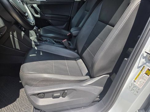 Used 2019 Volkswagen Tiguan SE w/ Panoramic Sunroof Package FWD image 10