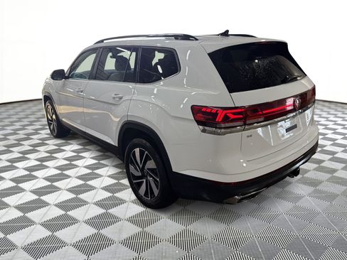 Used 2025 Volkswagen Atlas SE image 3