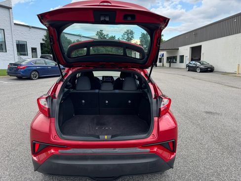 Used 2021 Toyota C-HR XLE FWD image 33