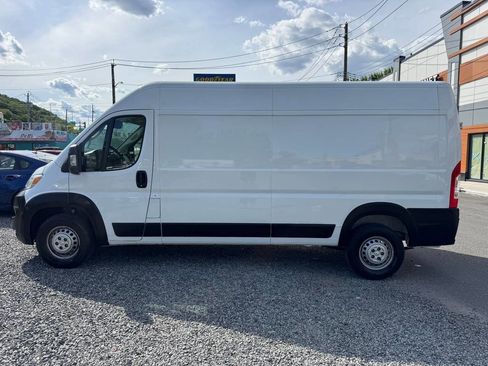 Used 2024 RAM ProMaster 2500 w/ Convenience Group FWD image 8