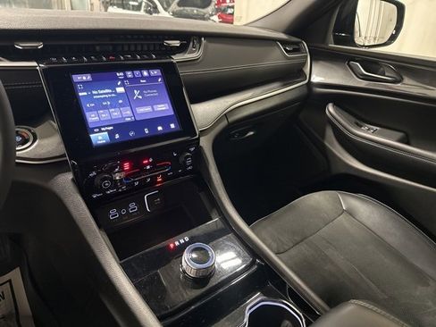 Used 2023 Jeep Grand Cherokee L Altitude image 23