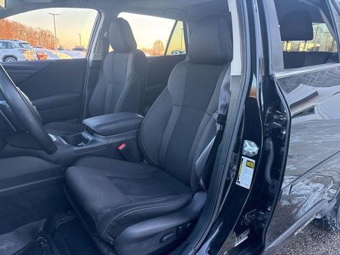Used 2023 Subaru Outback Premium image 17