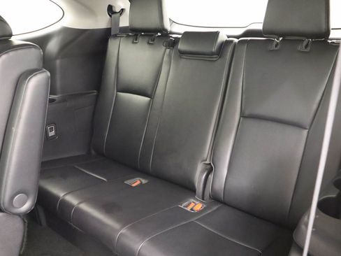 Used 2021 Toyota Highlander XLE FWD image 17