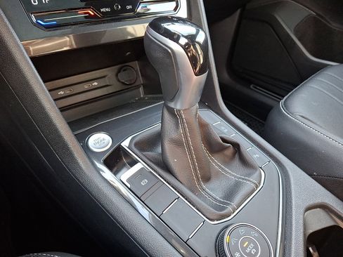 Certified 2023 Volkswagen Tiguan SE R-Line image 15