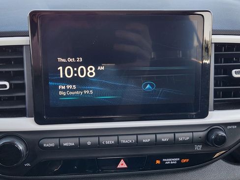 Used 2024 Hyundai Venue Limited image 17