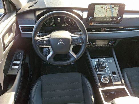 Used 2023 Mitsubishi Outlander SE image 11
