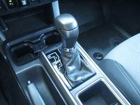 Used 2021 Toyota Tacoma TRD Off-Road image 14