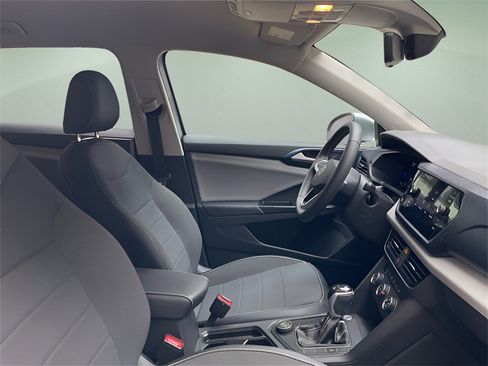 Used 2022 Volkswagen Taos SE image 15