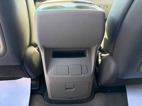 Used 2018 Kia Sedona LX w/ LX Essentials Premium Package image 35