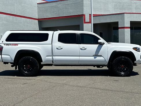 Used 2023 Toyota Tacoma TRD Off-Road w/ Technology Package AWD/4WD image 6