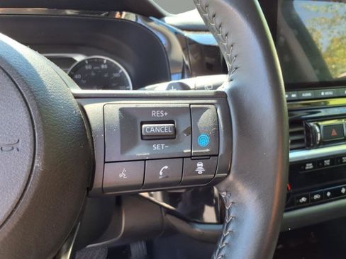 Used 2024 Nissan Pathfinder SV image 15