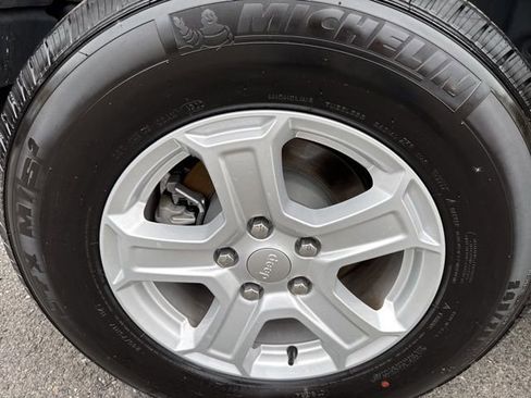 Used 2023 Jeep Wrangler Sport S image 9