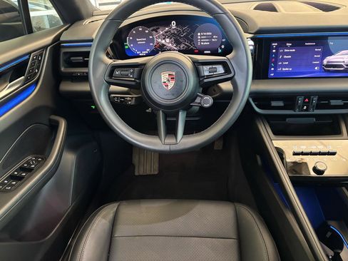 Used 2025 Porsche Macan Electric RWD image 13