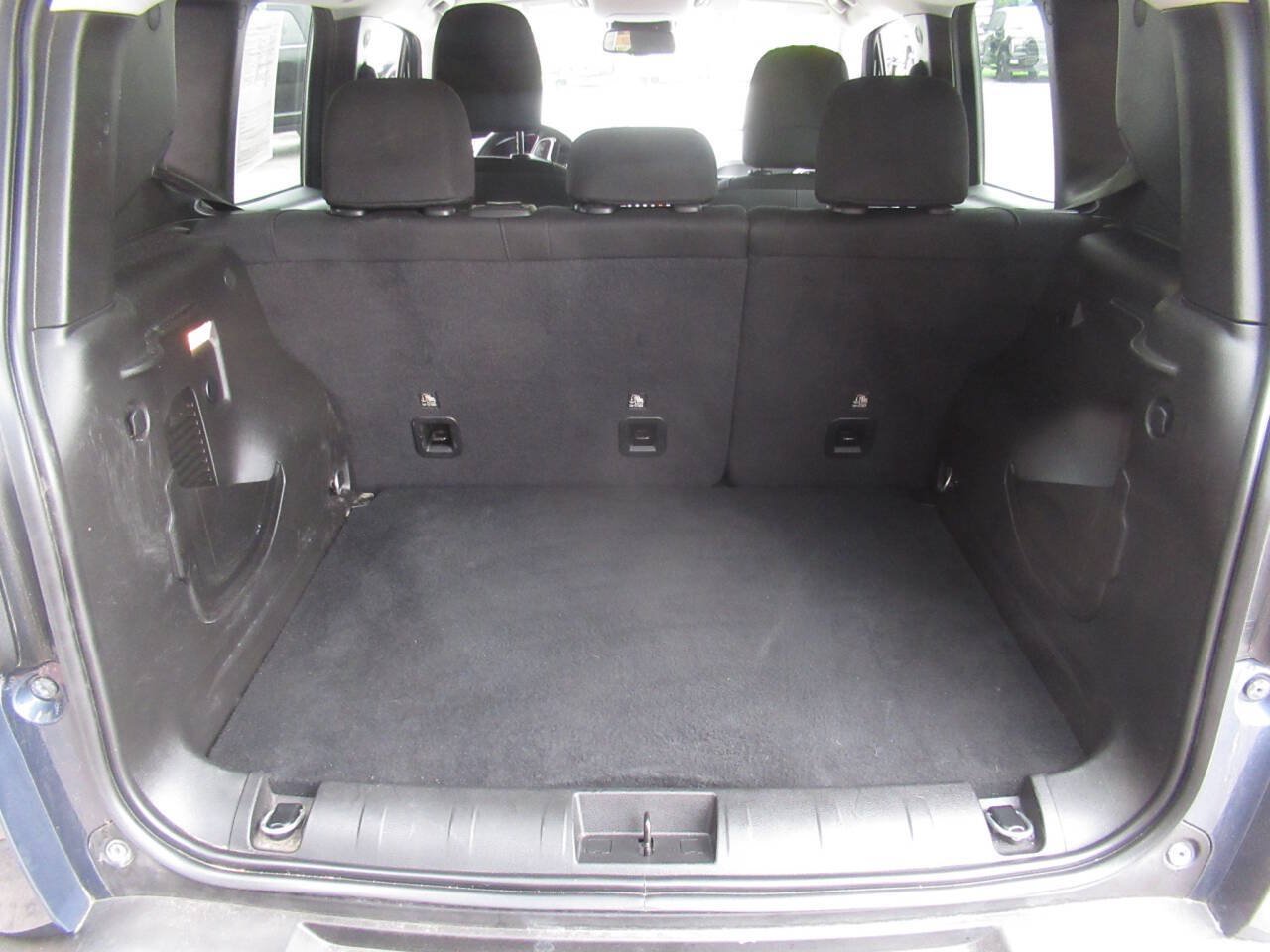 Used 2023 Jeep Renegade Latitude w/ Premium Group AWD/4WD image 10