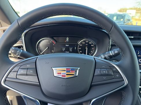 New 2026 Cadillac XT5 Luxury w/ LPO, Bronce Accent Package image 21
