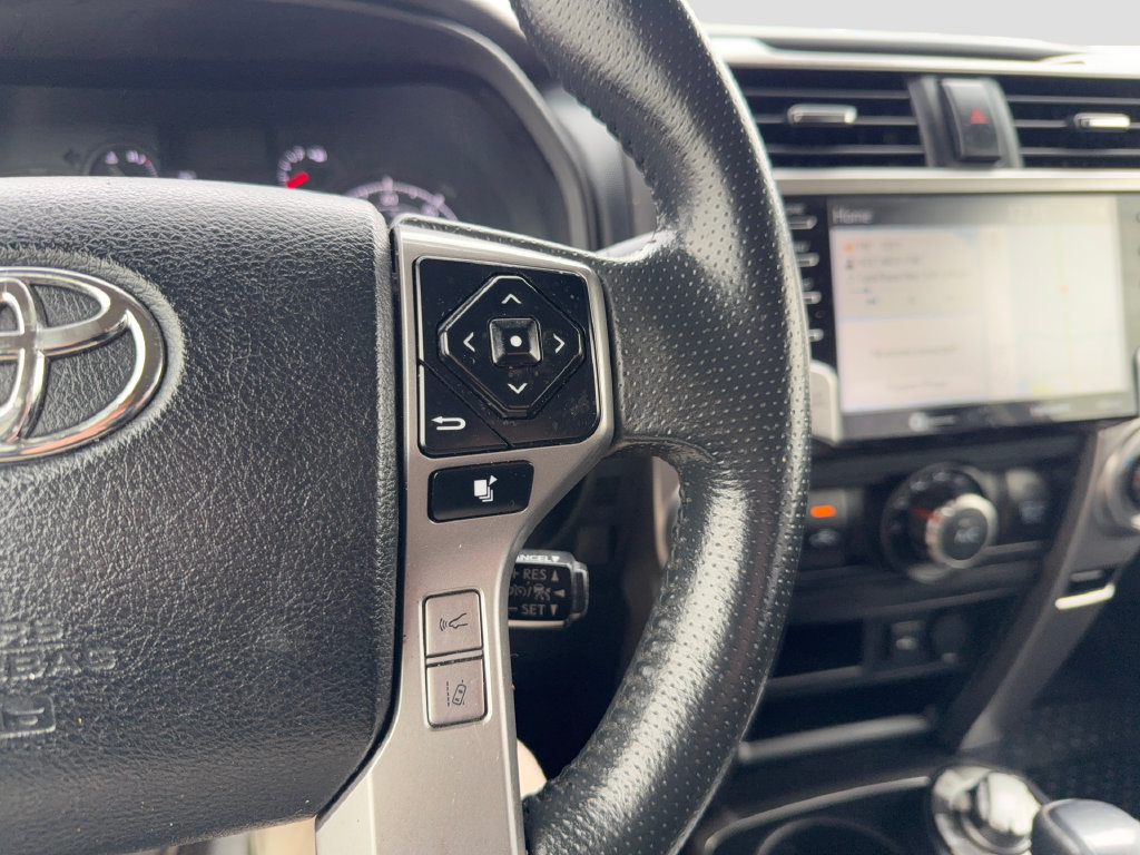 Used 2020 Toyota 4Runner SR5 AWD/4WD image 19