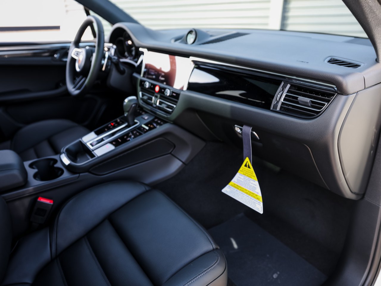 Certified 2026 Porsche Macan AWD/4WD image 28