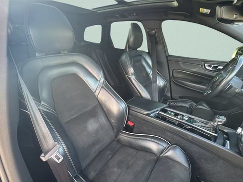 Used 2018 Volvo XC60 T5 R-Design w/ Convenience Package AWD/4WD image 19