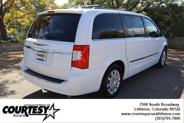 Used 2015 Chrysler Town & Country Touring FWD image 6