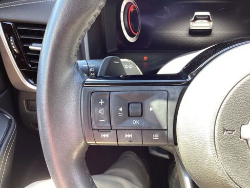 Used 2024 Nissan Rogue SL image 13