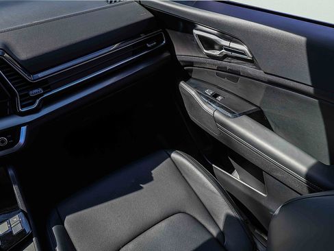 Certified 2024 Kia Sportage EX FWD image 18