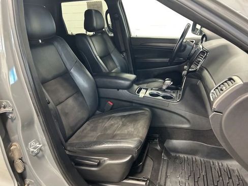 Used 2020 Jeep Grand Cherokee Altitude AWD/4WD image 12