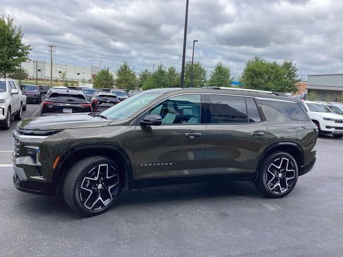 Used 2024 Chevrolet Traverse RS image 6