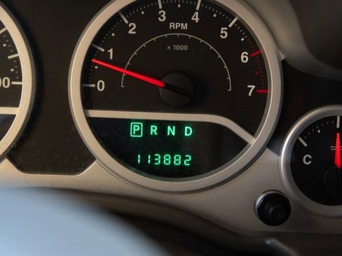 Used 2009 Jeep Wrangler Unlimited Rubicon w/ Dual Top Group image 27