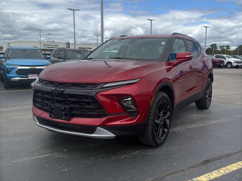 Used 2023 Chevrolet Blazer LT AWD/4WD image 2
