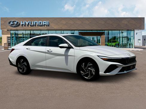 New 2025 Hyundai Elantra Limited image 10