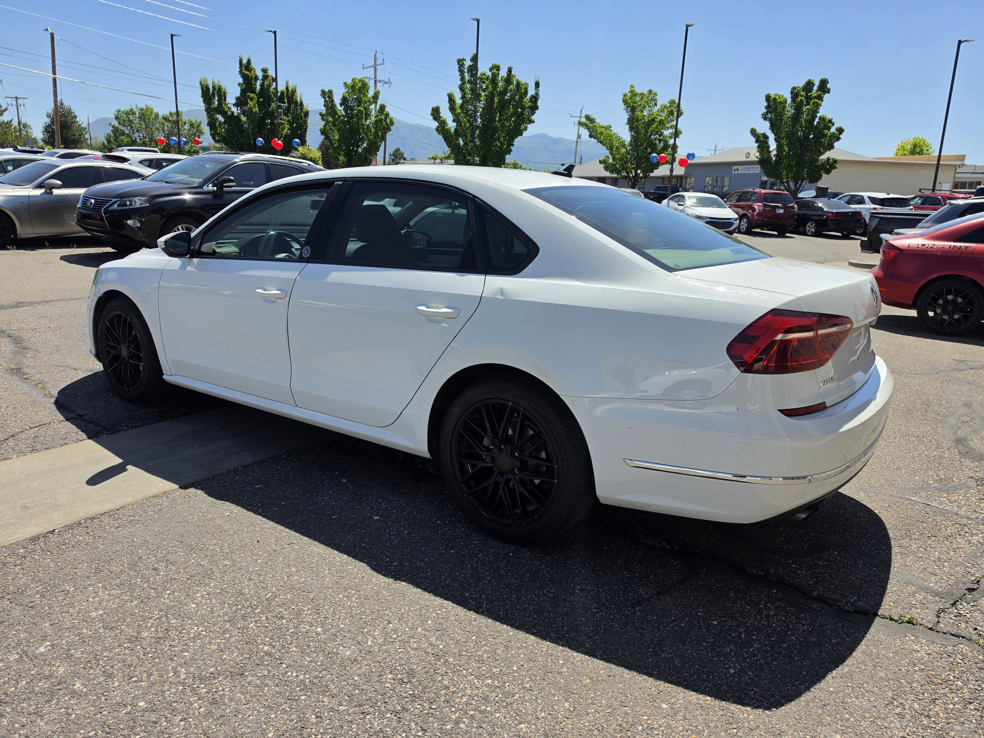 Used 2019 Volkswagen Passat 2.0T Wolfsburg w/ Wheels & Sunroof Package FWD image 3