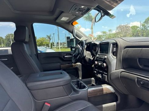 Used 2022 Chevrolet Silverado 2500 LT w/ Z71 Chrome Sport Edition AWD/4WD image 3