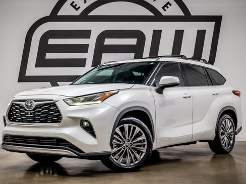 Used 2021 Toyota Highlander Platinum FWD image 1
