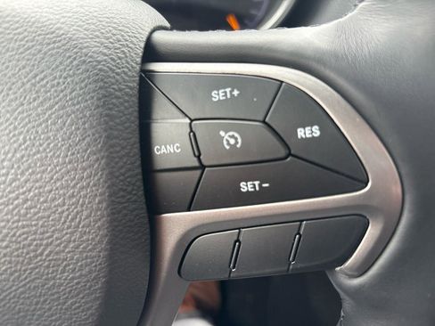 Used 2022 Jeep Grand Cherokee Limited image 12