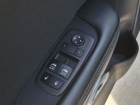 Used 2022 Dodge Challenger SXT image 13